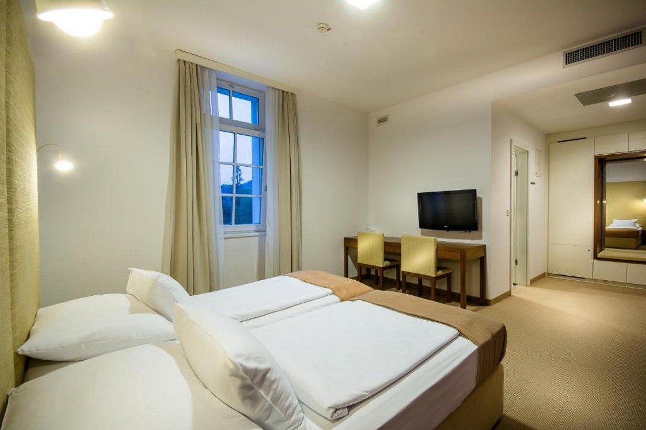 Rimske Terme - Hotel Zdraviliski Dvor 里姆斯克·托普利采 外观 照片