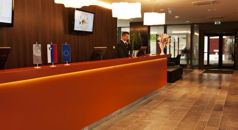 Rimske Terme - Hotel Zdraviliski Dvor 里姆斯克·托普利采 外观 照片