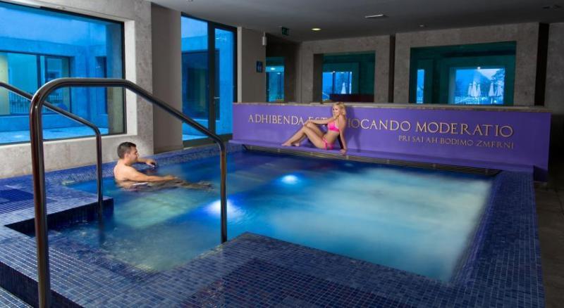Rimske Terme - Hotel Zdraviliski Dvor 里姆斯克·托普利采 外观 照片