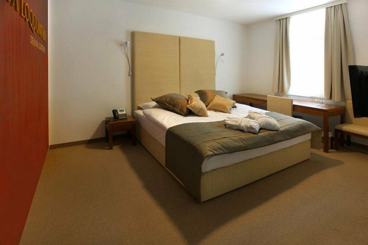 Rimske Terme - Hotel Zdraviliski Dvor 里姆斯克·托普利采 外观 照片