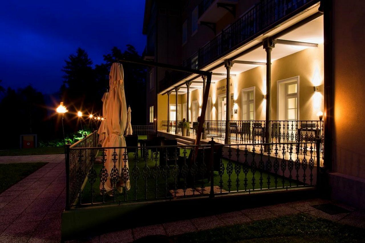 Rimske Terme - Hotel Zdraviliski Dvor 里姆斯克·托普利采 外观 照片