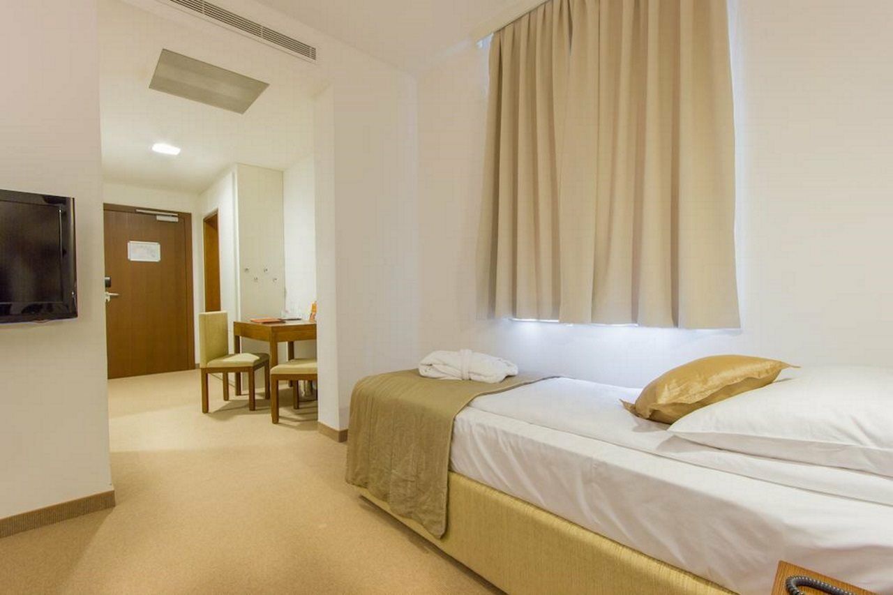 Rimske Terme - Hotel Zdraviliski Dvor 里姆斯克·托普利采 外观 照片